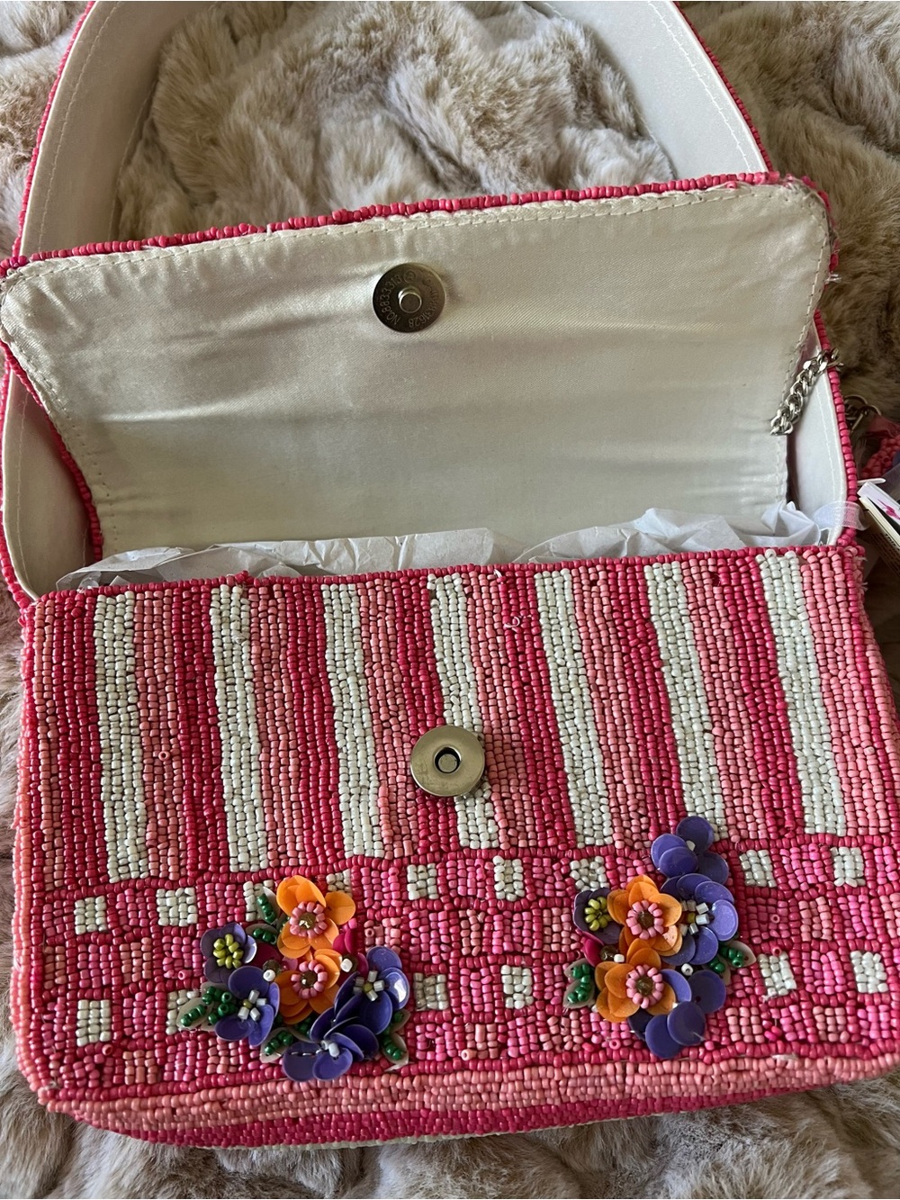 NEW VIRAL Floral Beaded Gingham Shoulder Bag Handmade in India - Picture 4 of 8